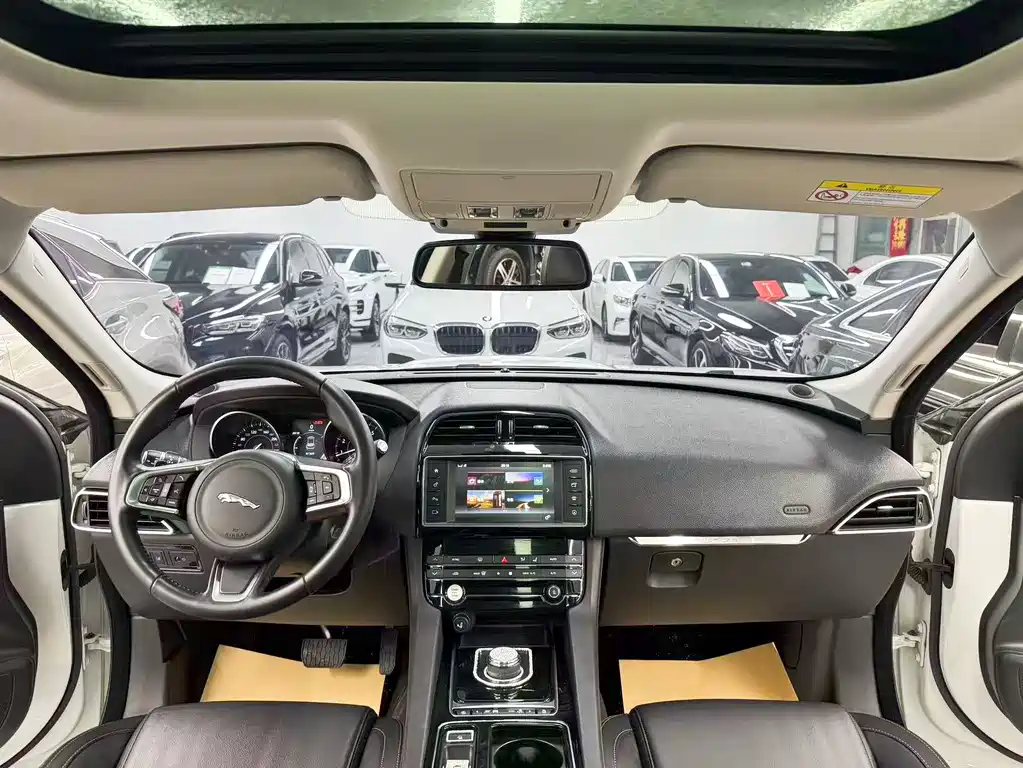 Jaguar F-PACE 2018 — фото 9