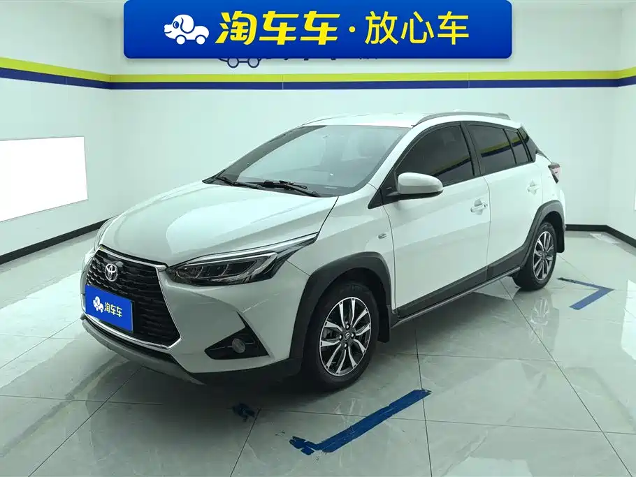 Toyota Yaris L 2022 — фото 1