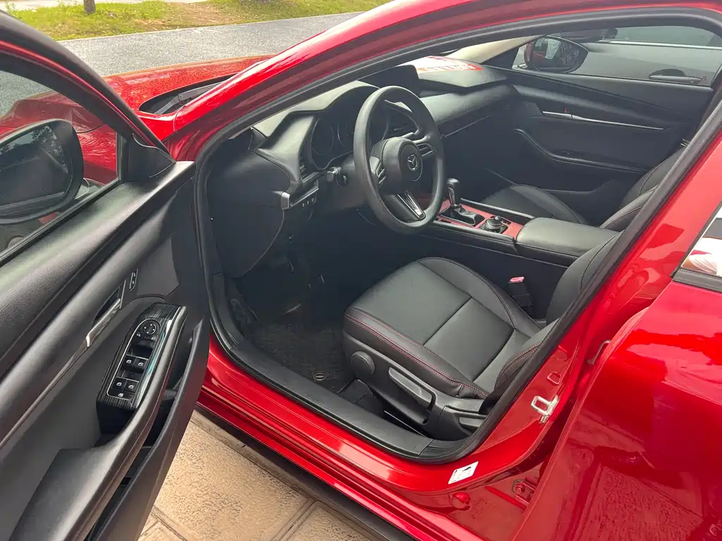 Mazda 3 Axela 2019 — фото 4