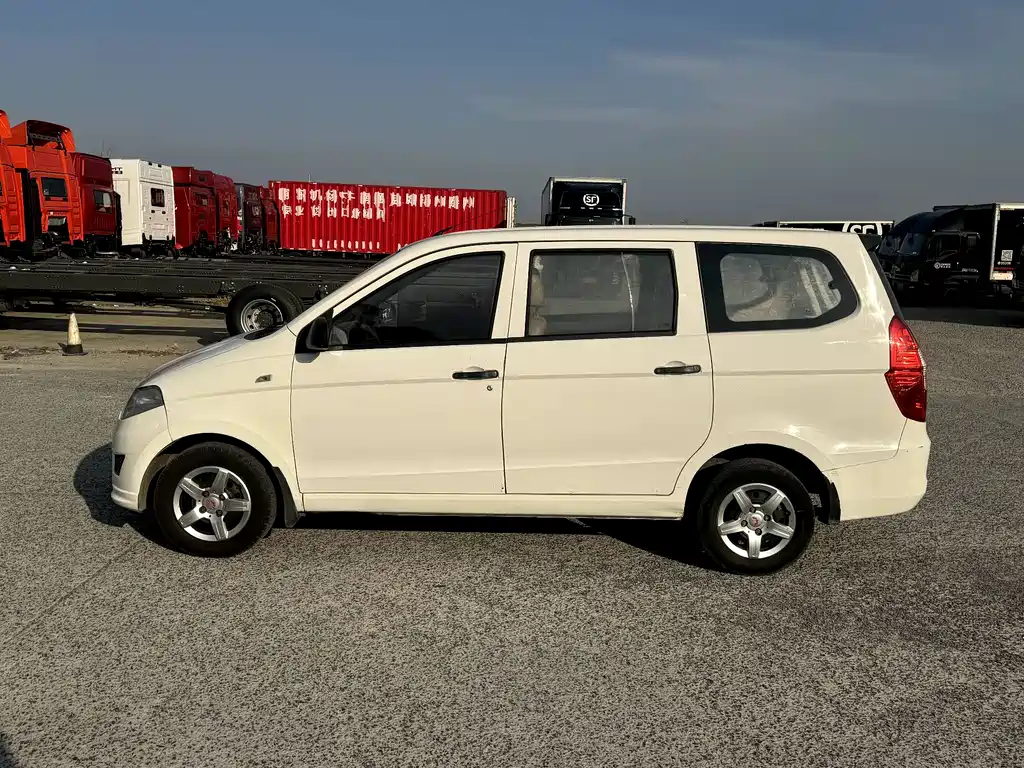 Wuling Hongguang 2018 — фото 7