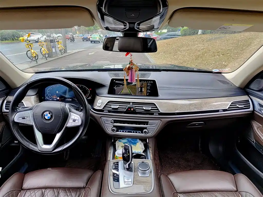BMW 7 Series 2021 — фото 10