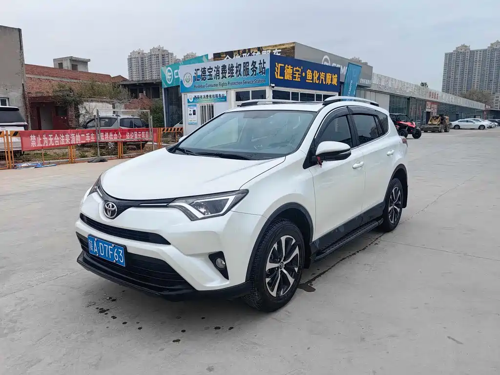Toyota RAV4 2018 — фото 1
