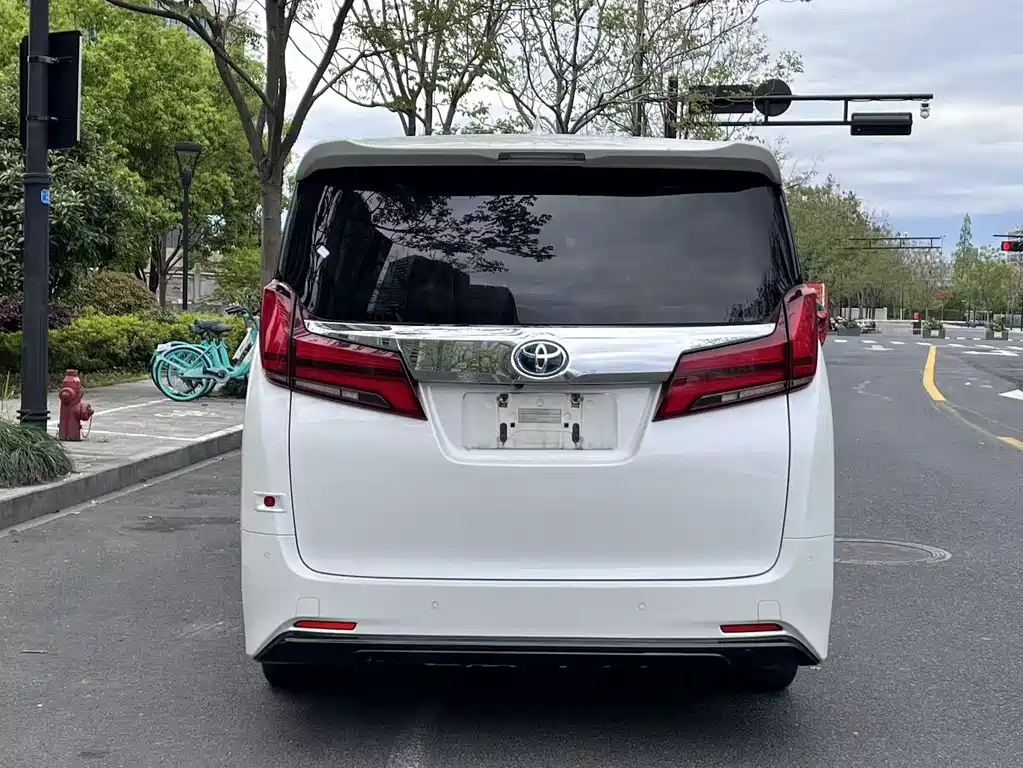 Toyota Alphard 2023 — фото 6