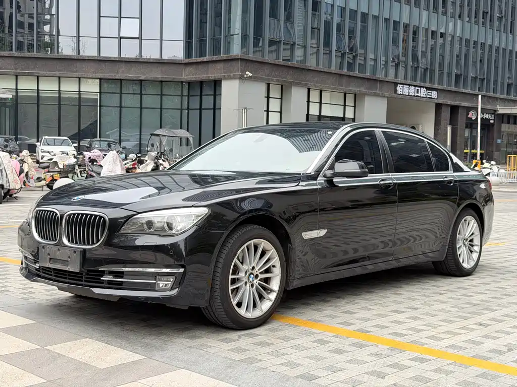 BMW 7 Series 2015 — фото 1