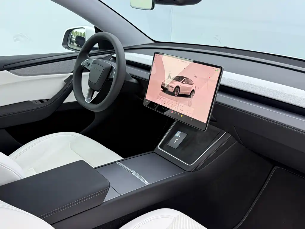 Tesla Model Y 2025 — фото 15