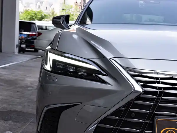Lexus ES 2025