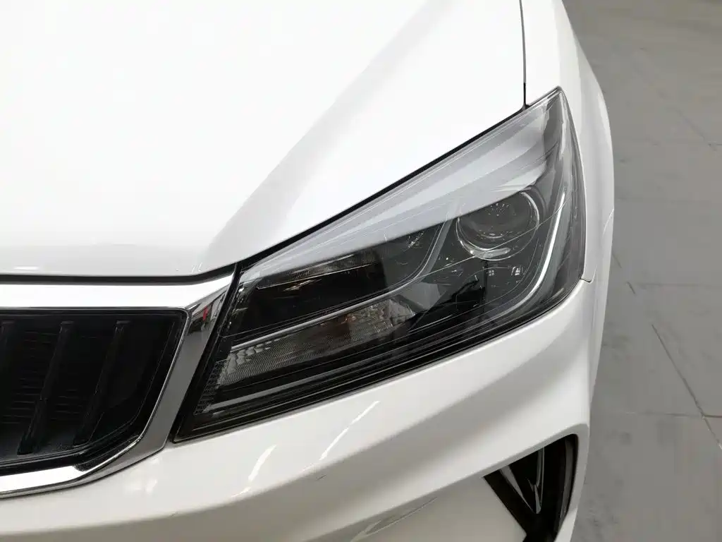 Geely Emgrand 2022
