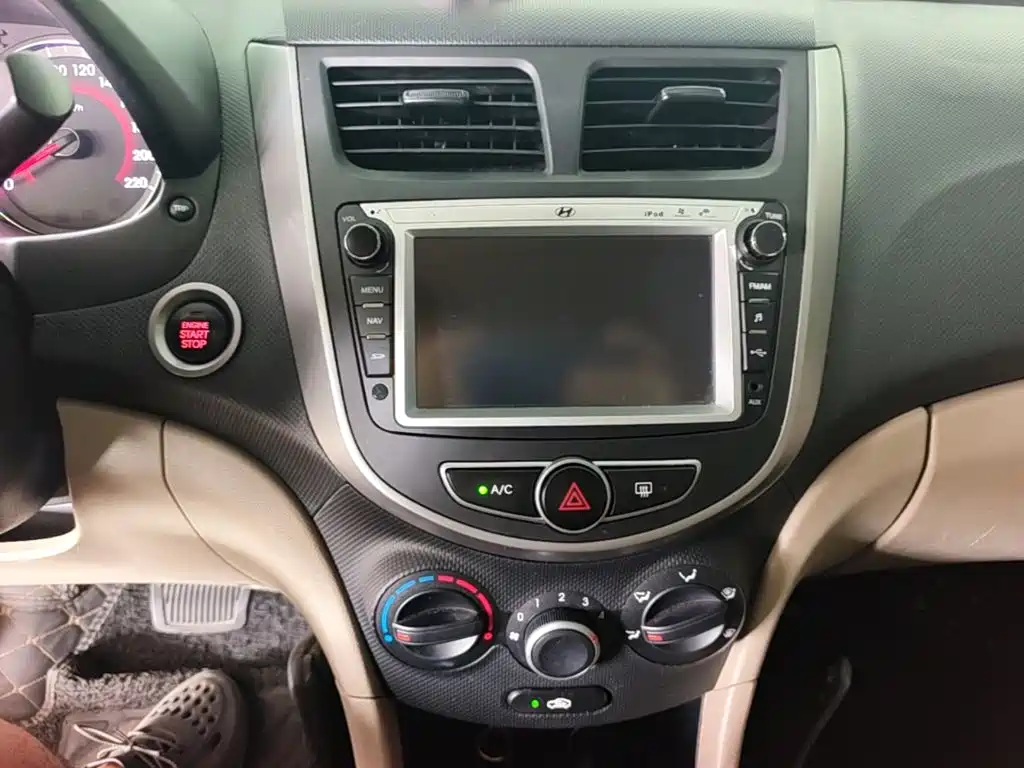 Hyundai Accent 2016 — фото 13
