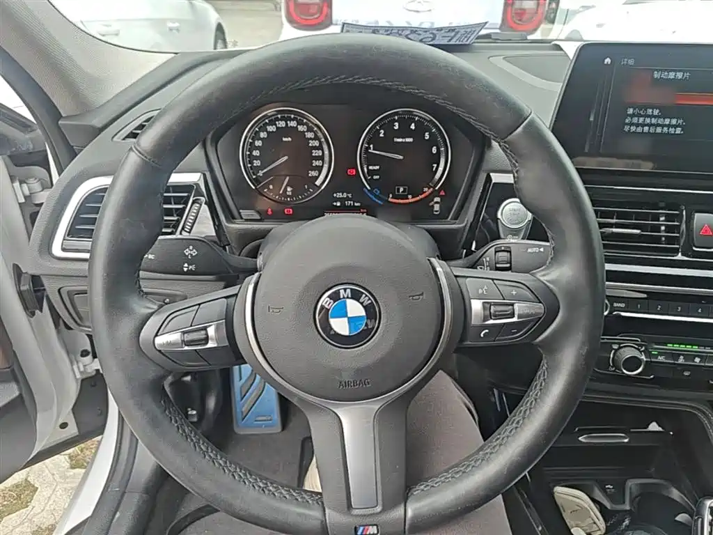 BMW 1 Series 2023 — фото 11
