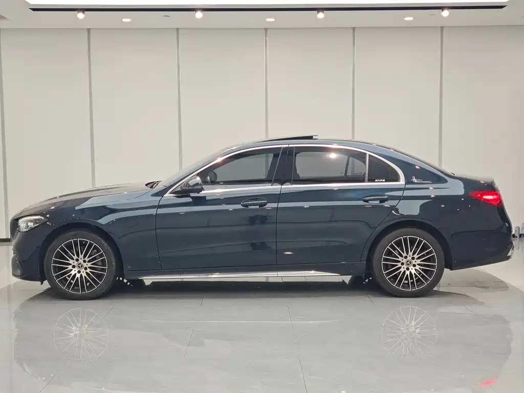 Mercedes-Benz C-Class 2023 — фото 2