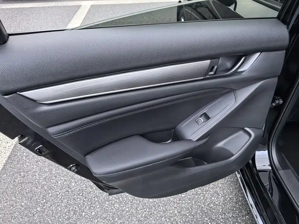 Honda Accord 2023 — фото 17