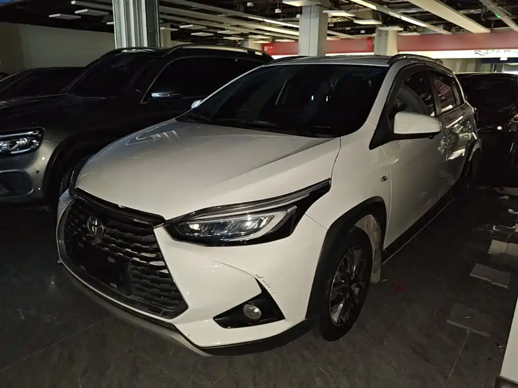 Toyota Yaris L 2022 — фото 1