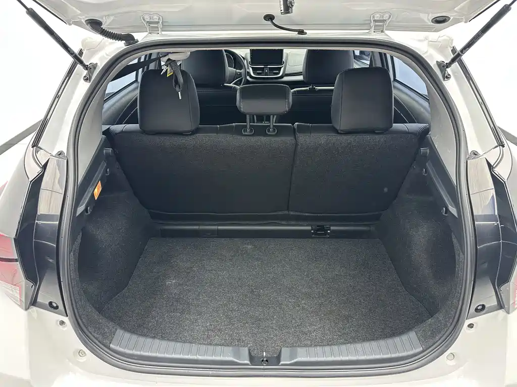Toyota Yaris L 2022 — фото 16