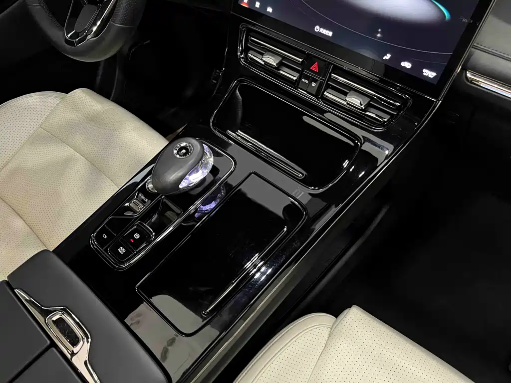 GAC Motor Trumpchi M8 2022 — фото 14