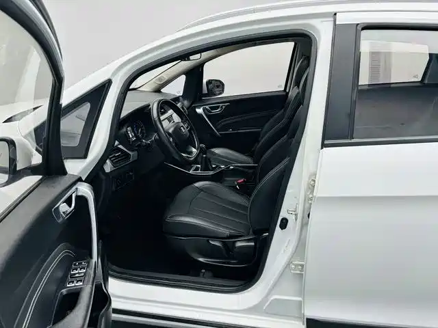 Geely Vision X3 2020 — фото 7