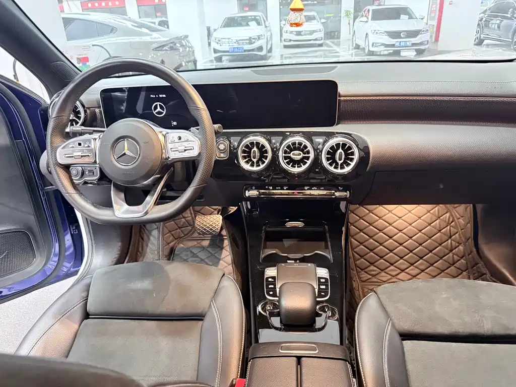 Mercedes-Benz A-Class 2020 — фото 11