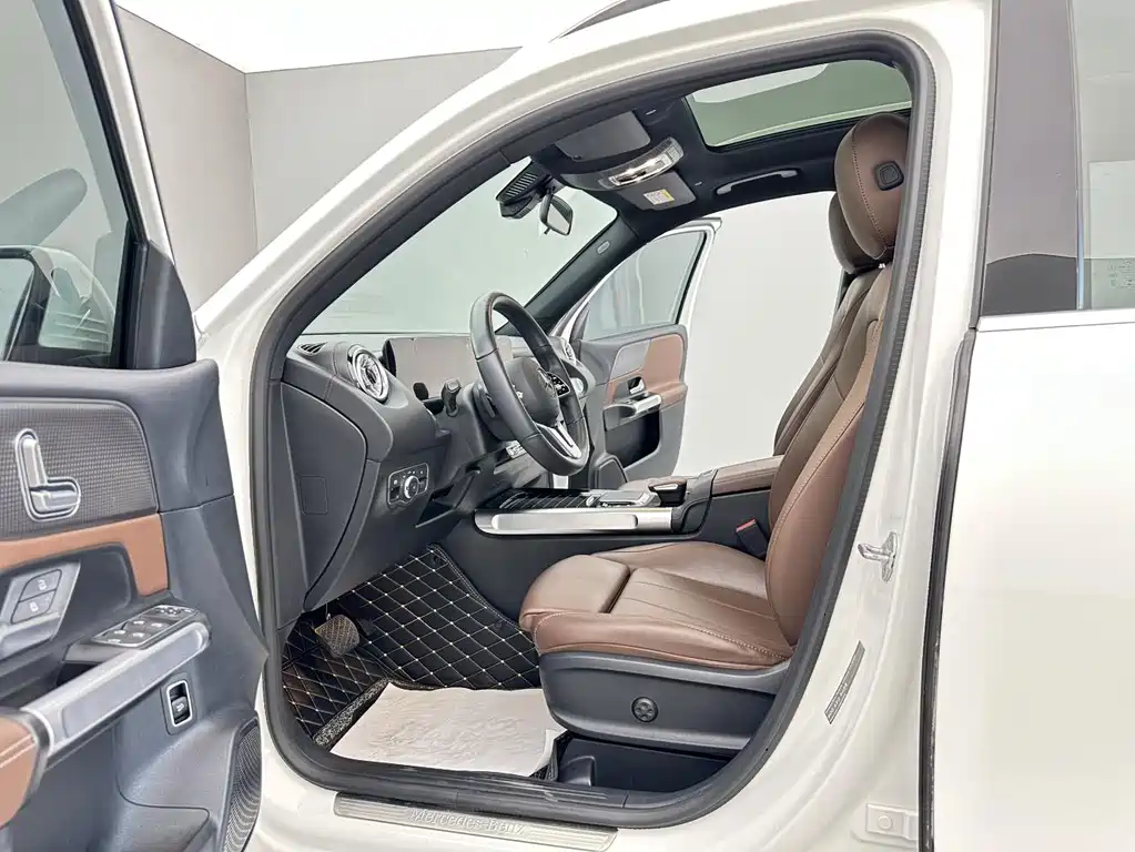 Mercedes-Benz GLB 2023