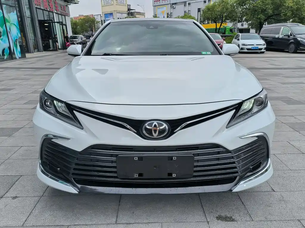 Toyota Camry 2021 — фото 1