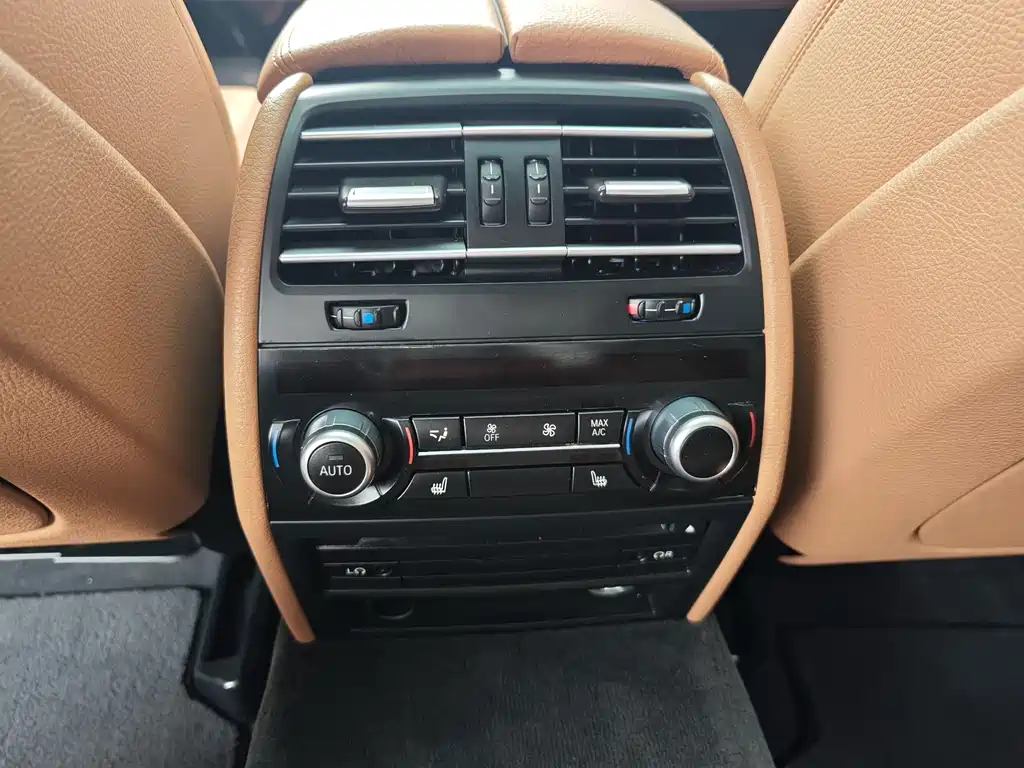 BMW 7 Series 2015 — фото 15
