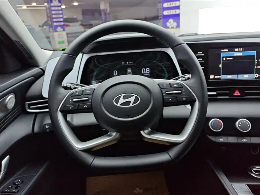 Hyundai Elantra 2025 — фото 15