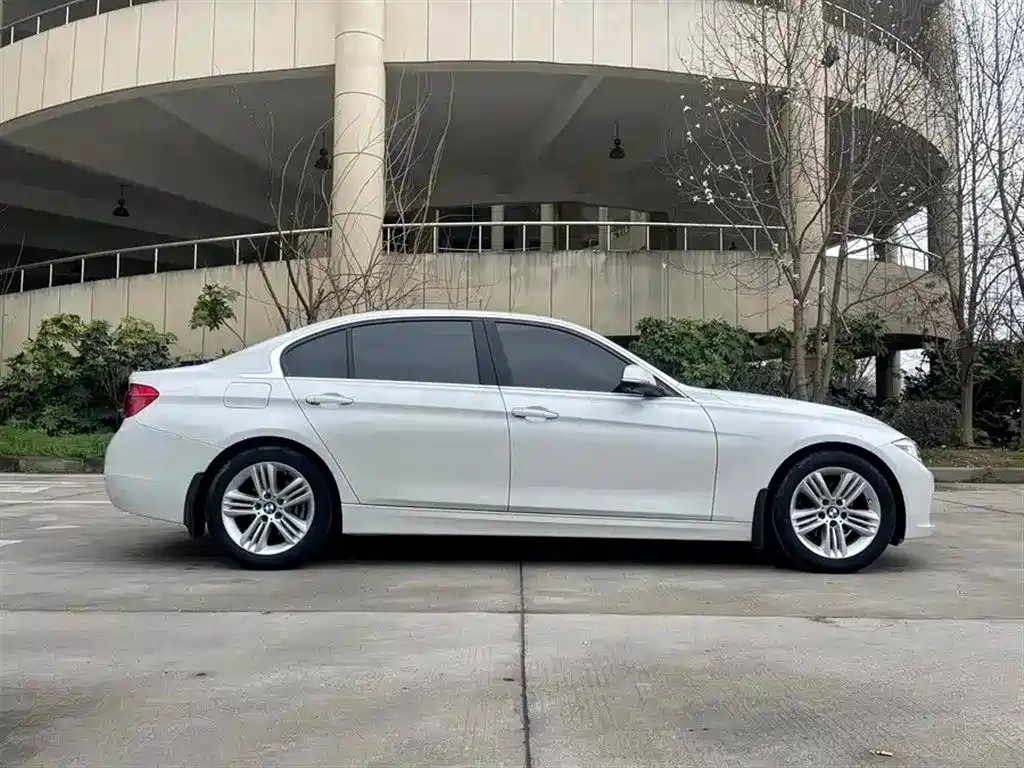 BMW 3 Series 2017 — фото 10