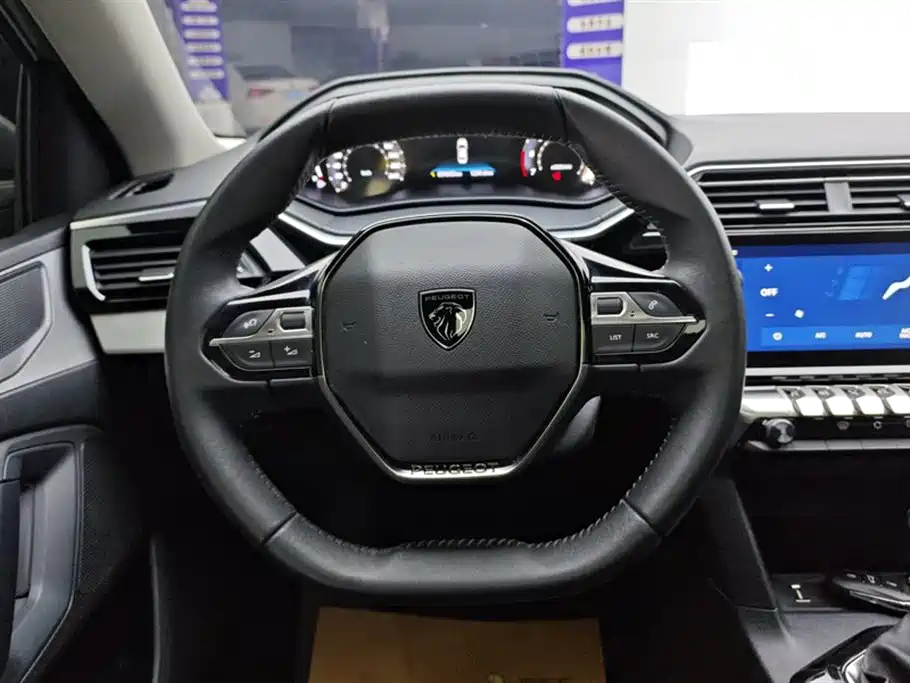 Peugeot 408 2022 — фото 15