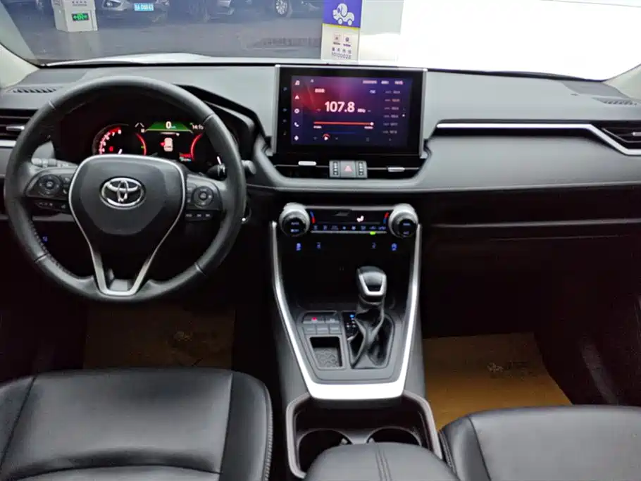 Toyota RAV4 2022 — фото 12