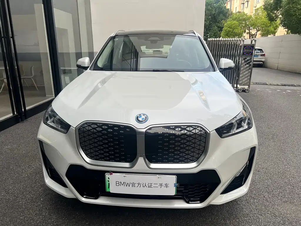 BMW iX1 2025