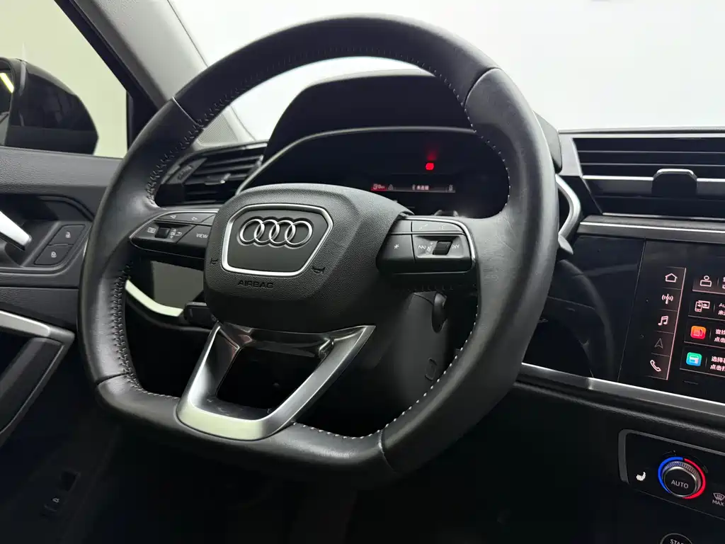 Audi Q3 2022 — фото 16