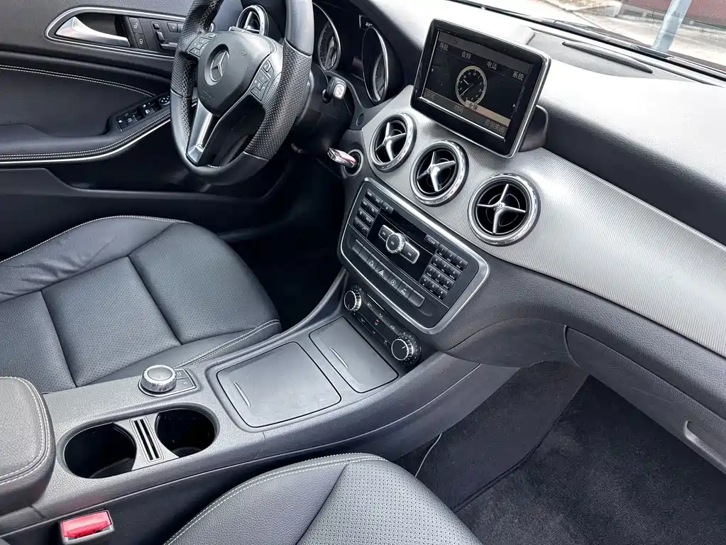 Mercedes-Benz GLA 2015 — фото 11