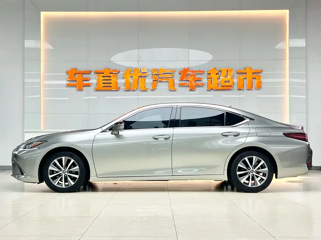 Lexus ES 2019