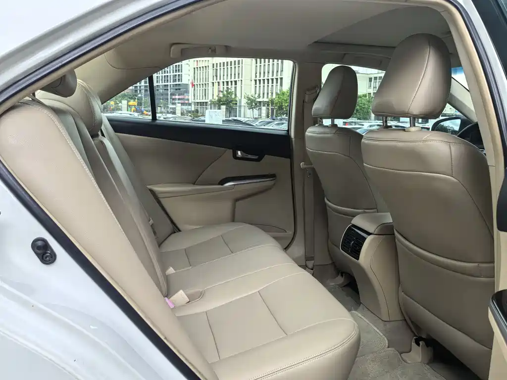 Toyota Camry 2015 — фото 14