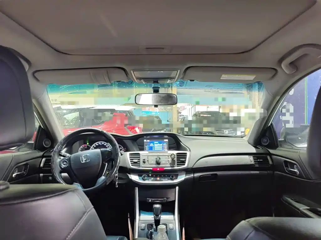 Honda Accord 2016 — фото 18