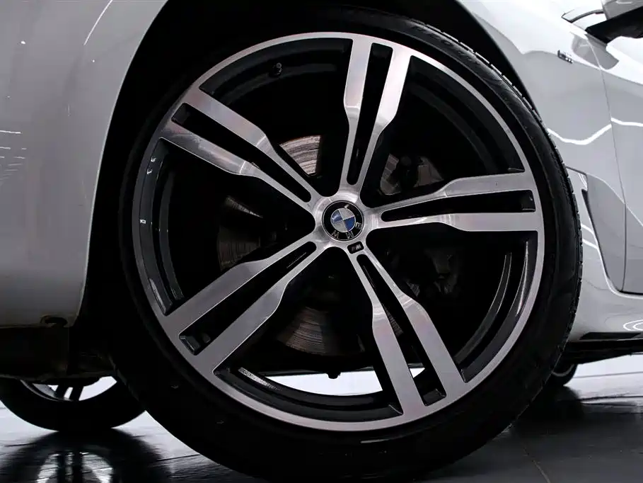 BMW 6 Series GT 2024 — фото 16
