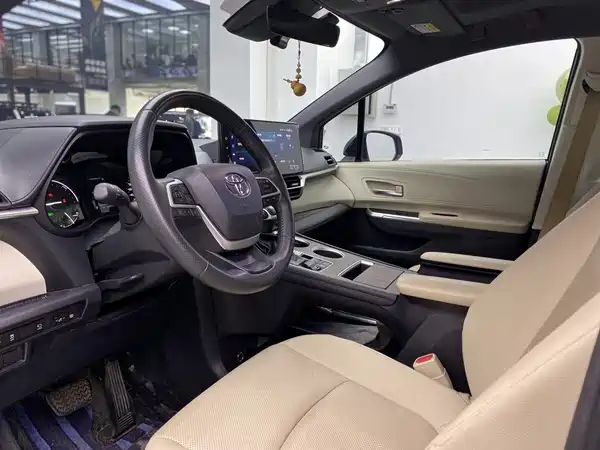Toyota Granvia 2024