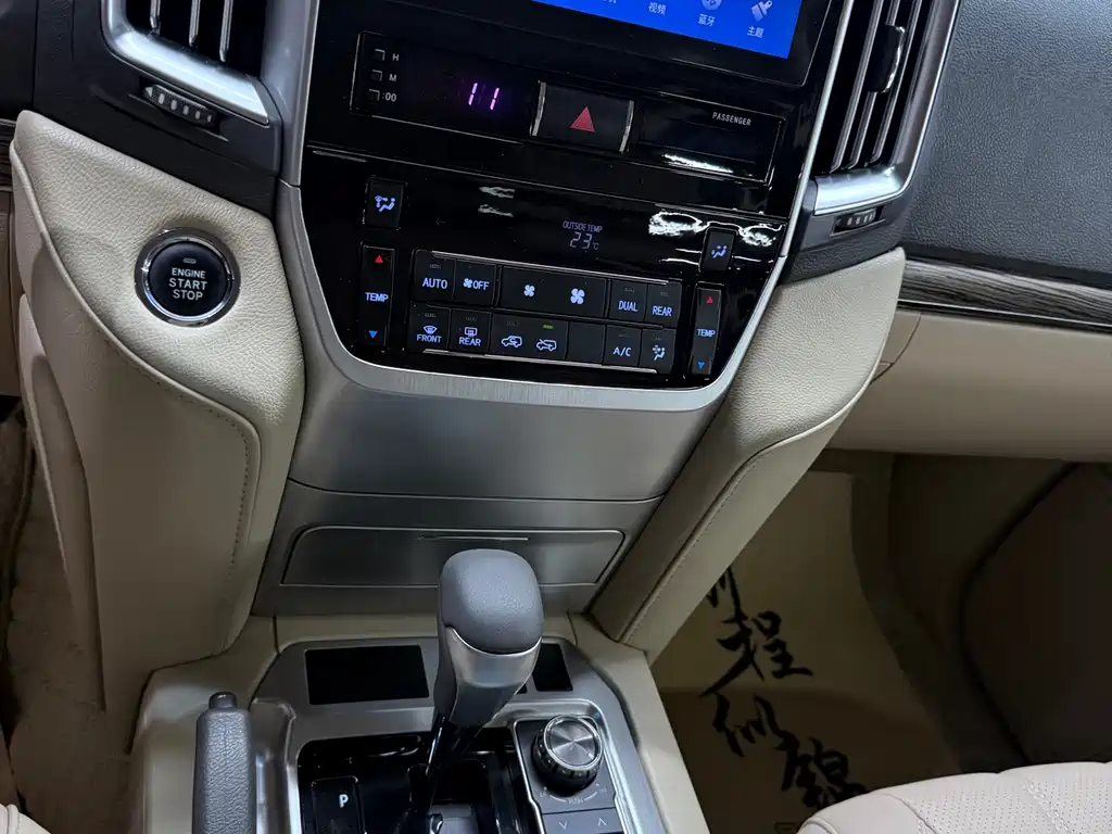 Toyota Land Cruiser 2015 — фото 19
