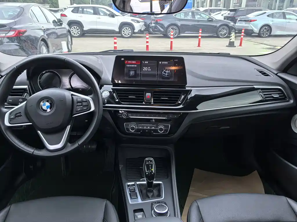 BMW 1 Series 2023 — фото 15