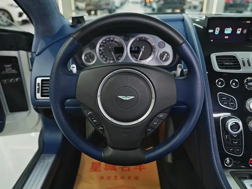 Aston Martin Rapide 2019 — фото 10