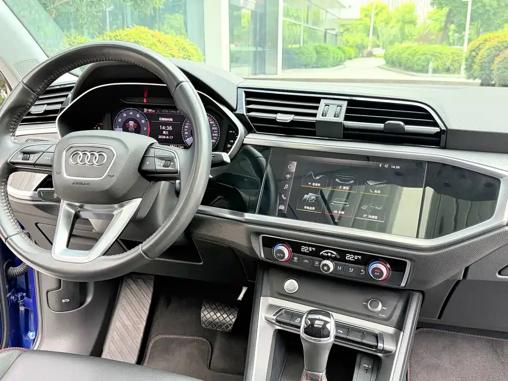 Audi Q3 2019 — фото 15