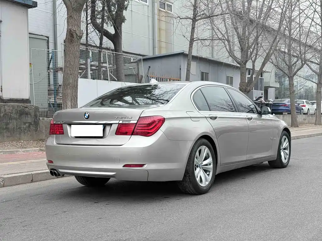 BMW 7 Series 2012 — фото 28