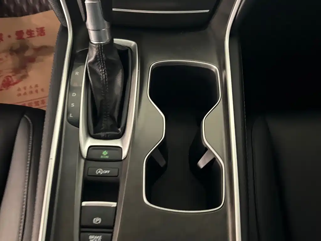 Honda Accord 2022 — фото 10