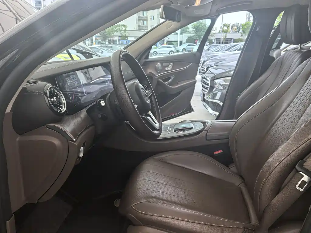 Mercedes-Benz E-Class 2019 — фото 12