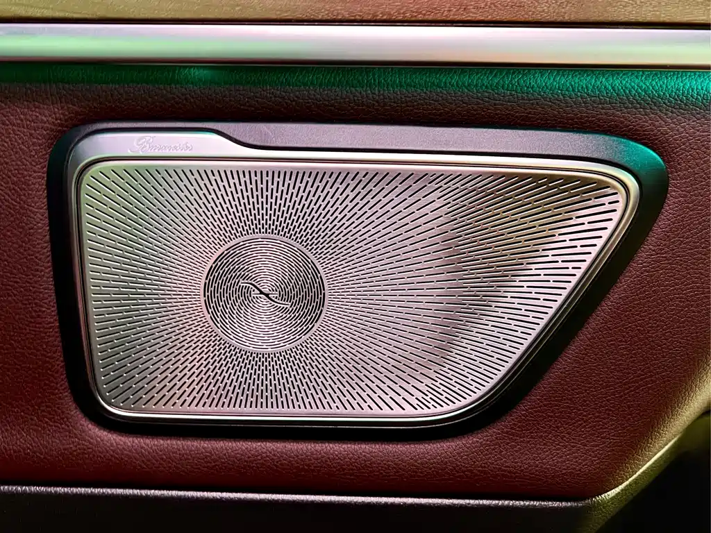Mercedes-Benz V-Class 2024 — фото 23