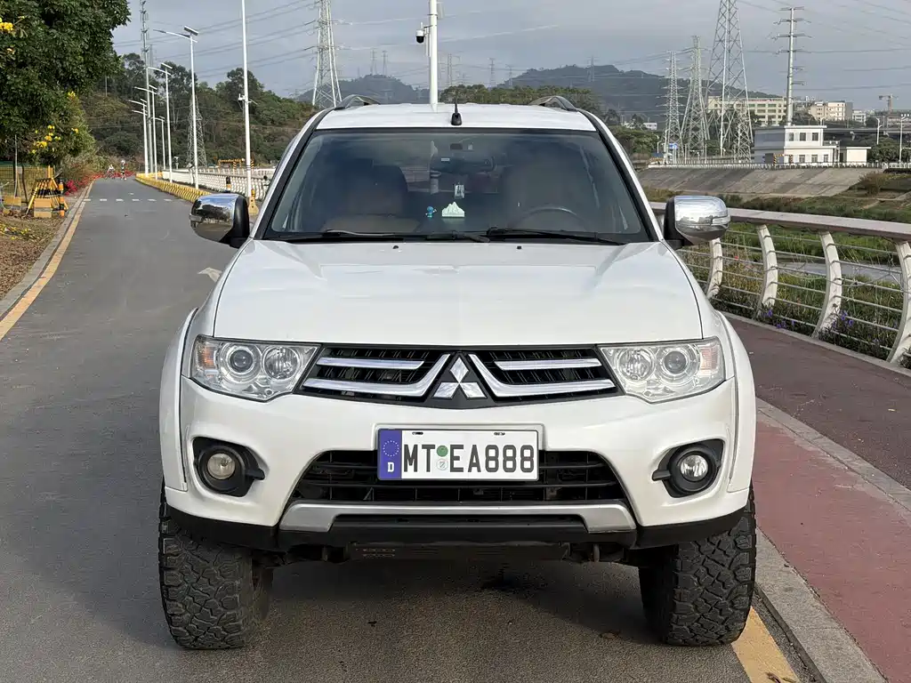 Mitsubishi Pajero Sport 2014 — фото 2