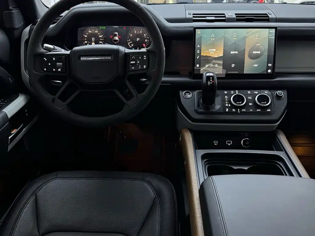 Land Rover Defender 2022 — фото 30