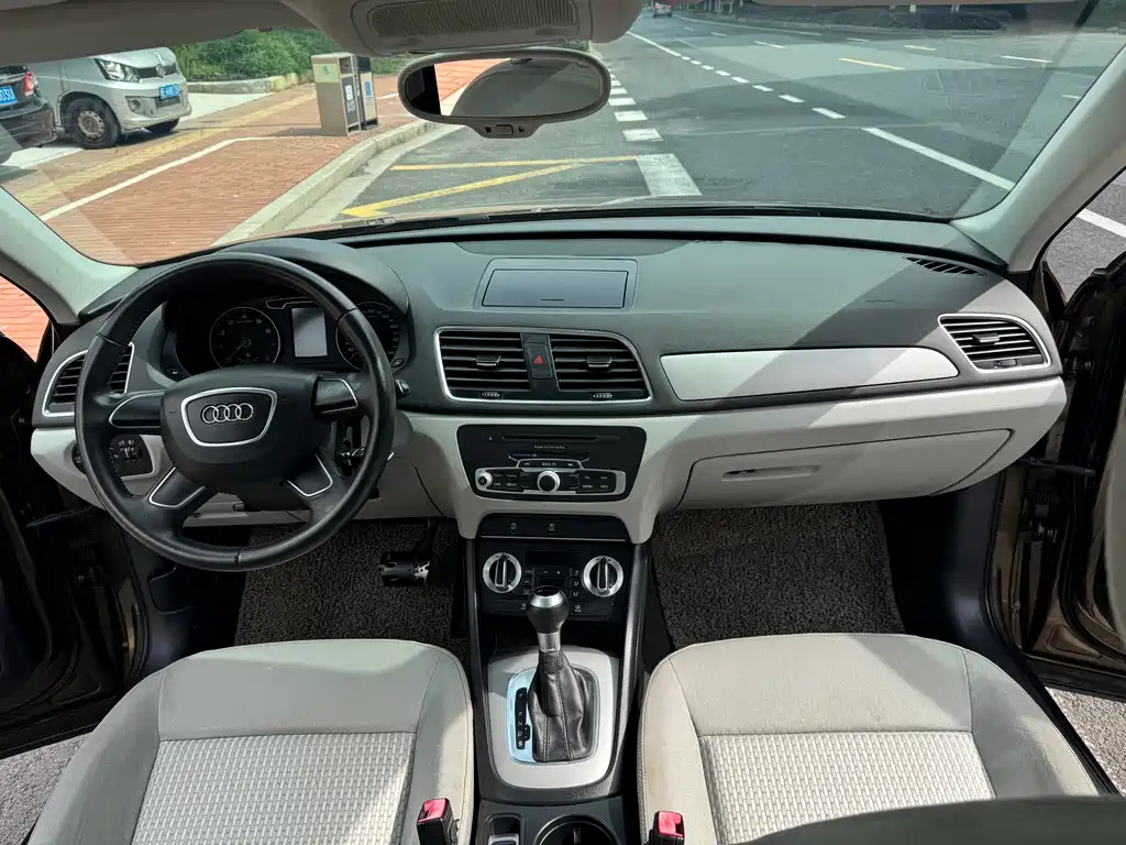 Audi Q3 2013 — фото 12