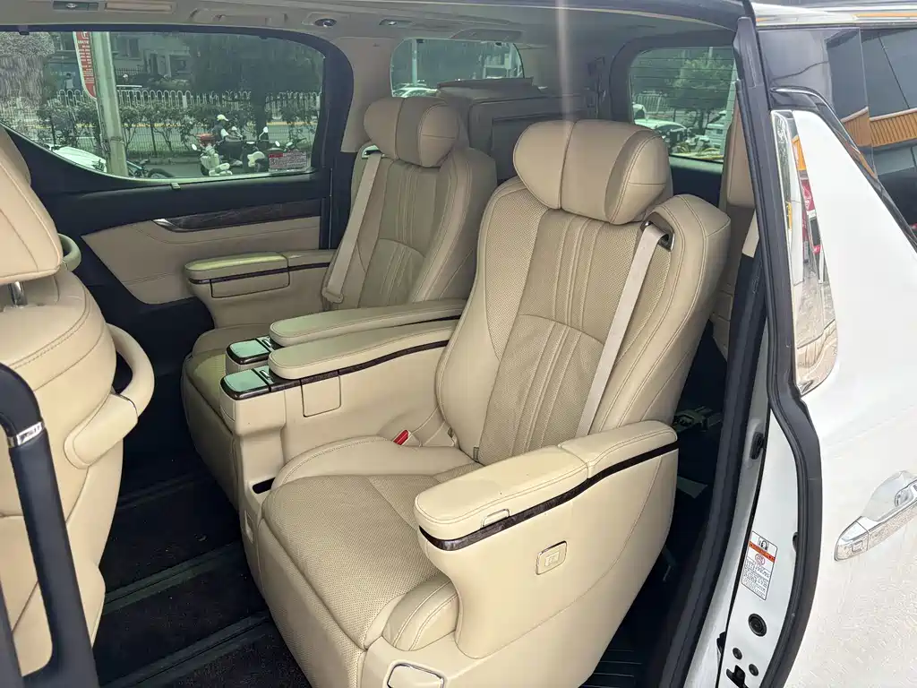 Toyota Alphard 2021 — фото 7