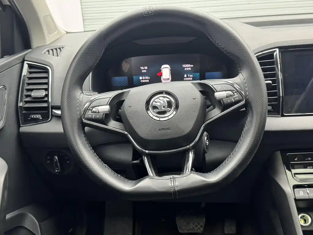 Skoda Karoq 2023 — фото 18