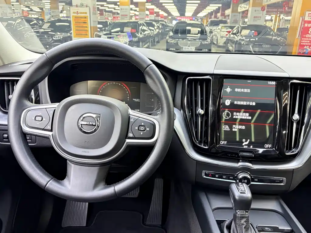 Volvo XC60 2018 — фото 12