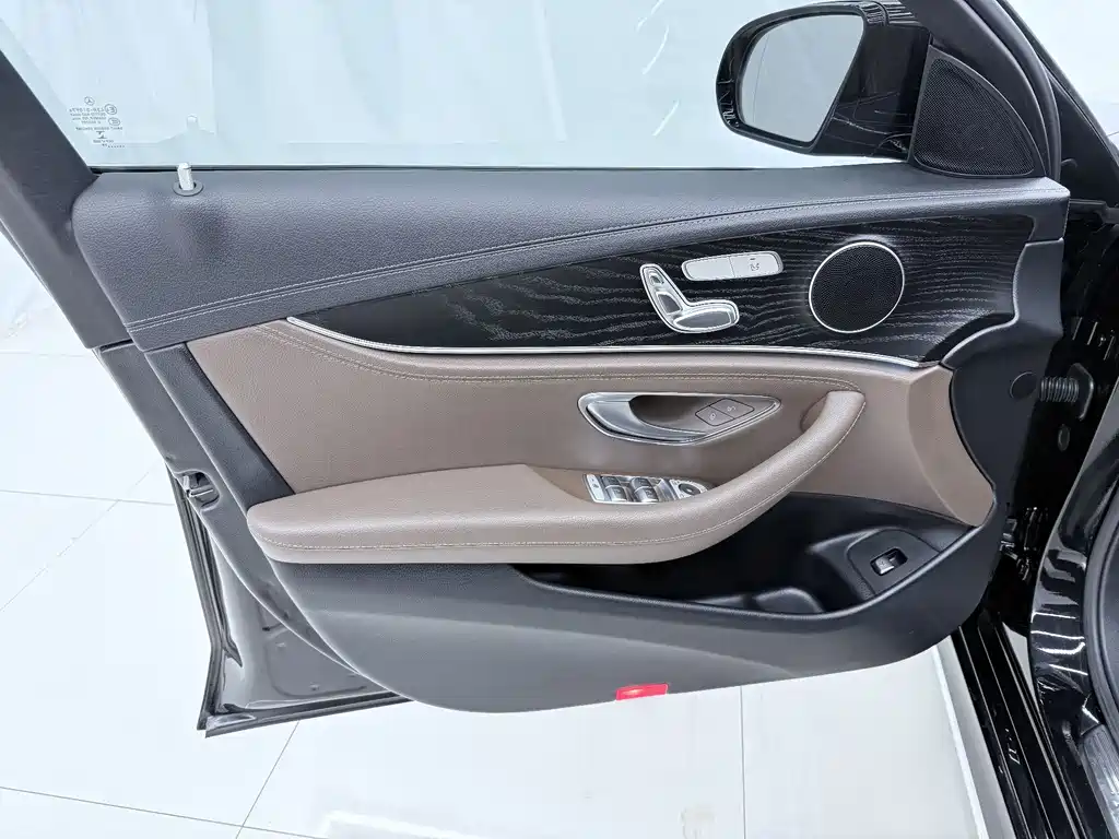 Mercedes-Benz E-Class 2019 — фото 11